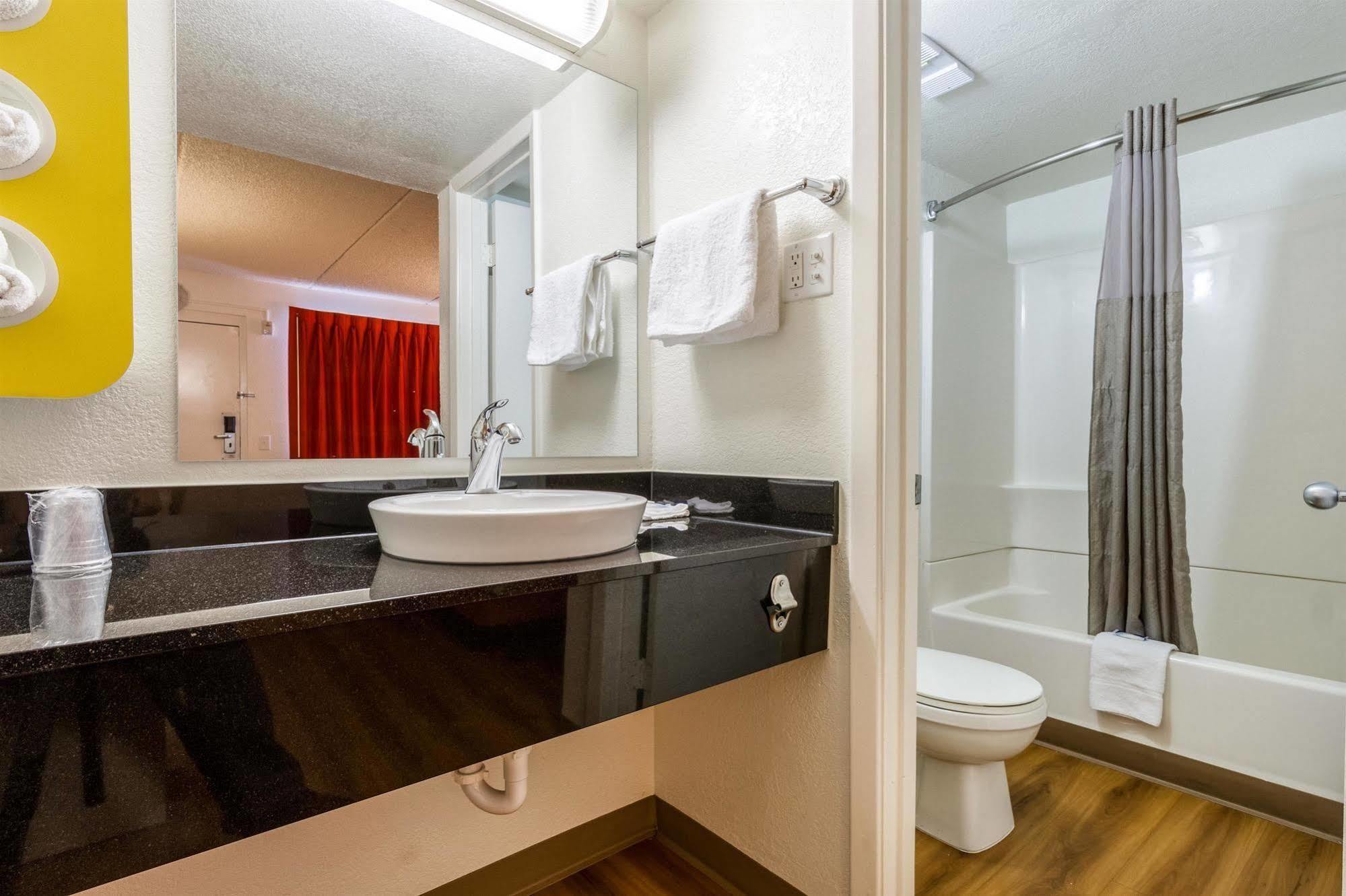 Motel 6 Tempe, Az Phoenix Airport Priest Dr Экстерьер фото