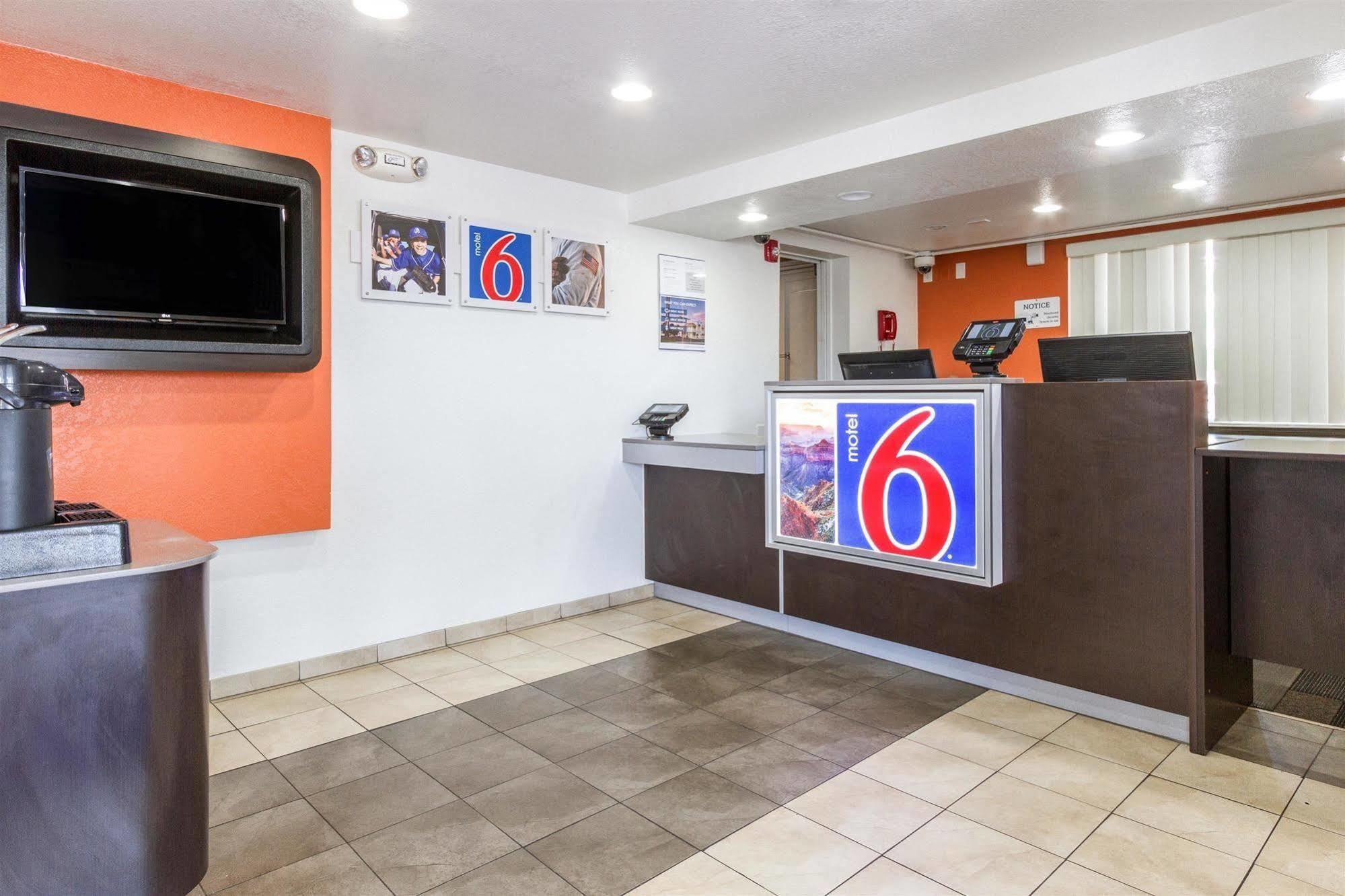 Motel 6 Tempe, Az Phoenix Airport Priest Dr Экстерьер фото