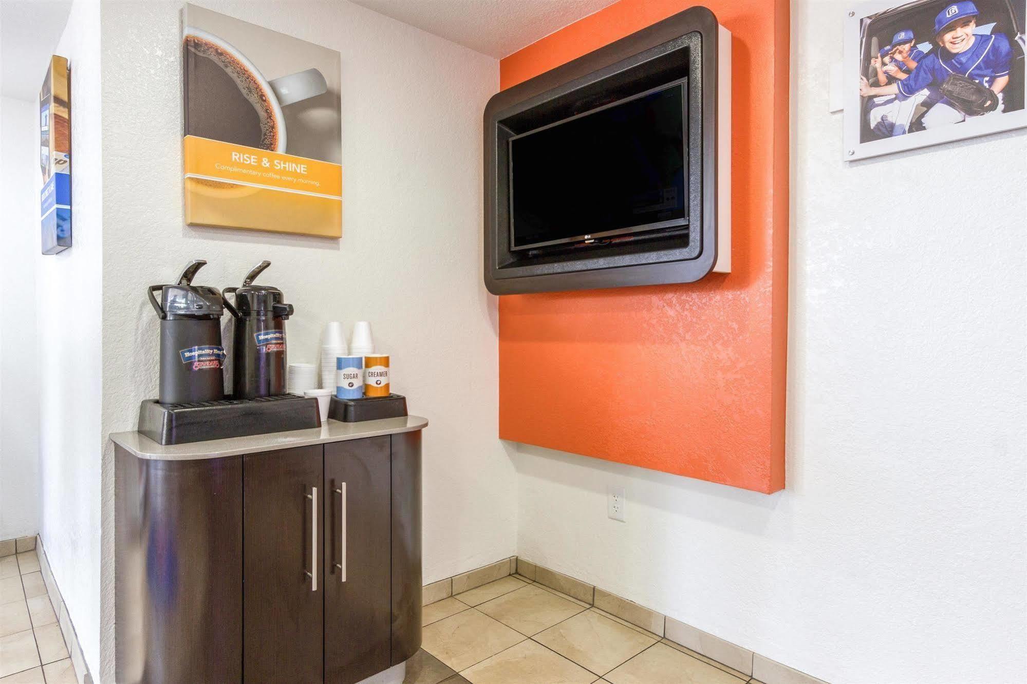 Motel 6 Tempe, Az Phoenix Airport Priest Dr Экстерьер фото