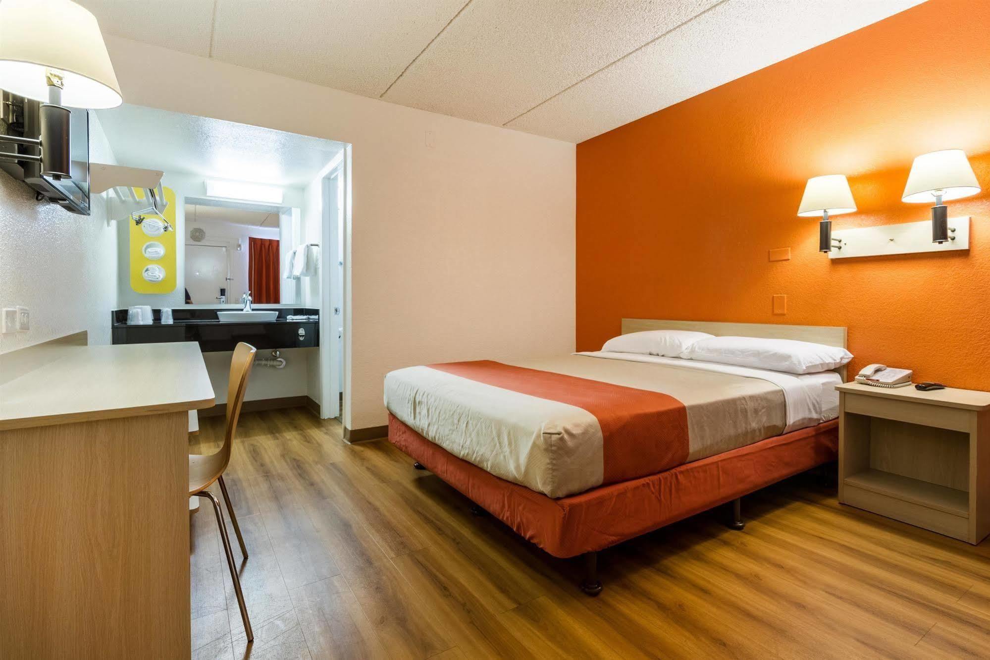 Motel 6 Tempe, Az Phoenix Airport Priest Dr Экстерьер фото